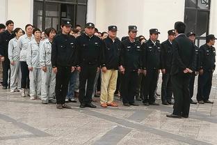 大连英博vs广州赛后有球迷大喊特警打人了，被拘留10天